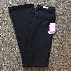 Black yoga pants